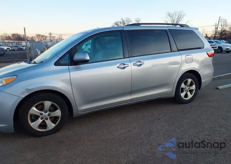 2015 Toyota Sienna Le из США, поврежденный, VIN 5TDKK3DC5FS563835